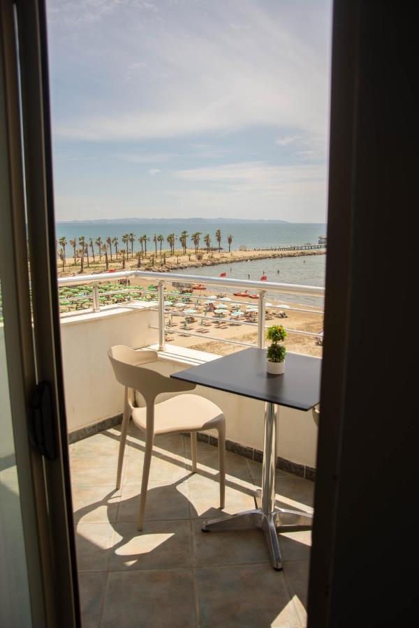 Wave Beachfront Apartments Durrës Exterior foto
