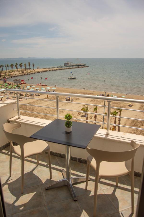 Wave Beachfront Apartments Durrës Exterior foto