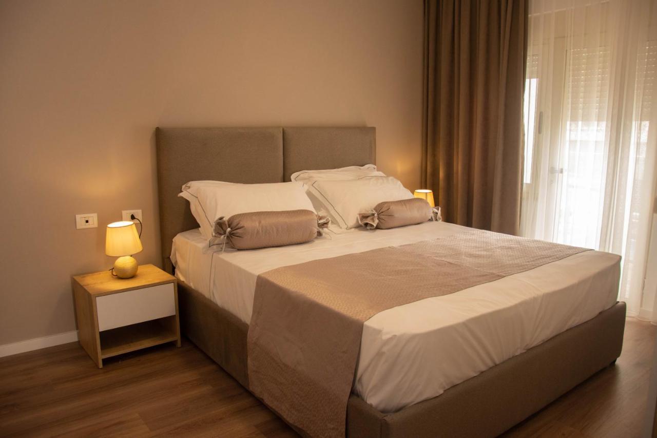 Wave Beachfront Apartments Durrës Exterior foto