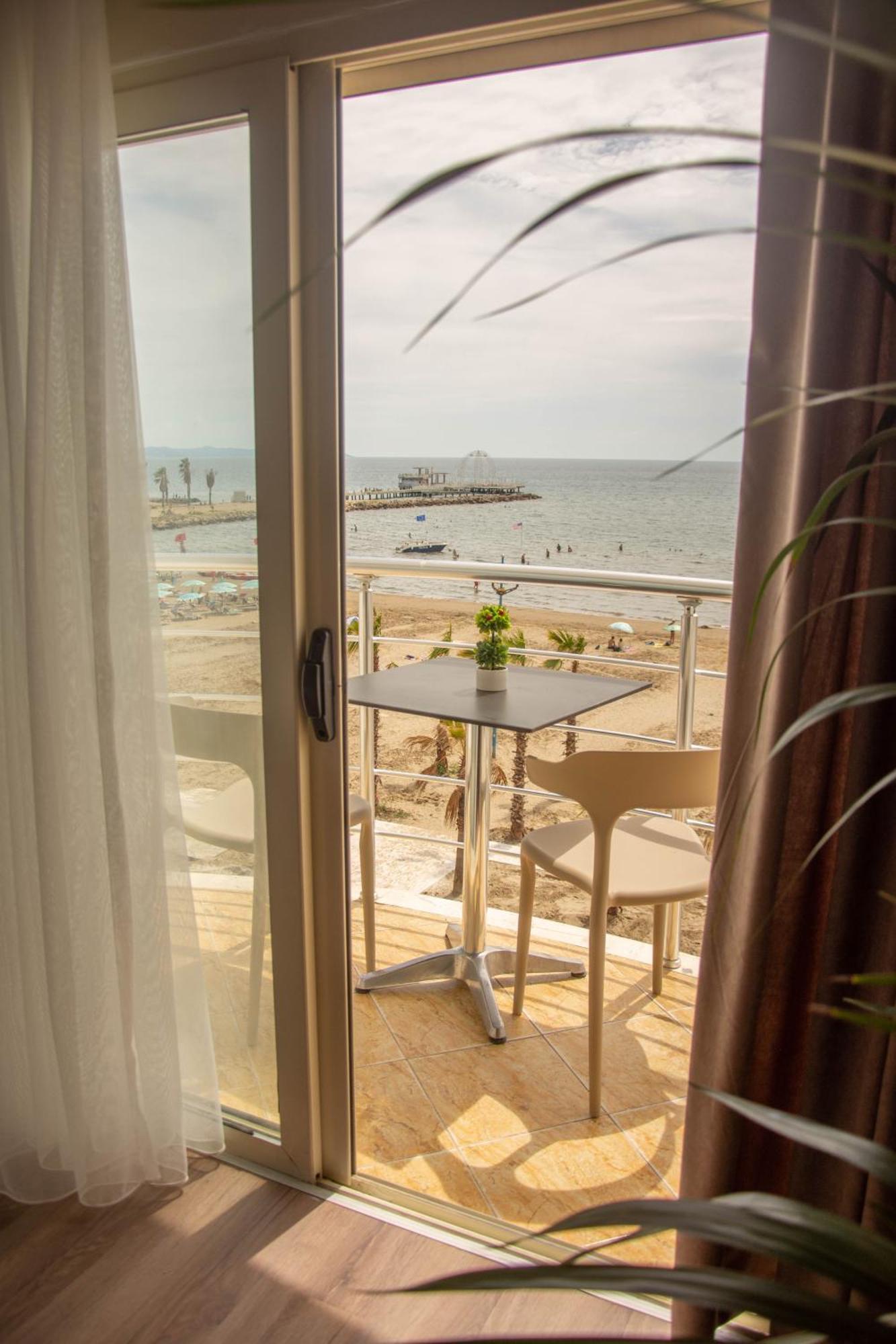 Wave Beachfront Apartments Durrës Exterior foto
