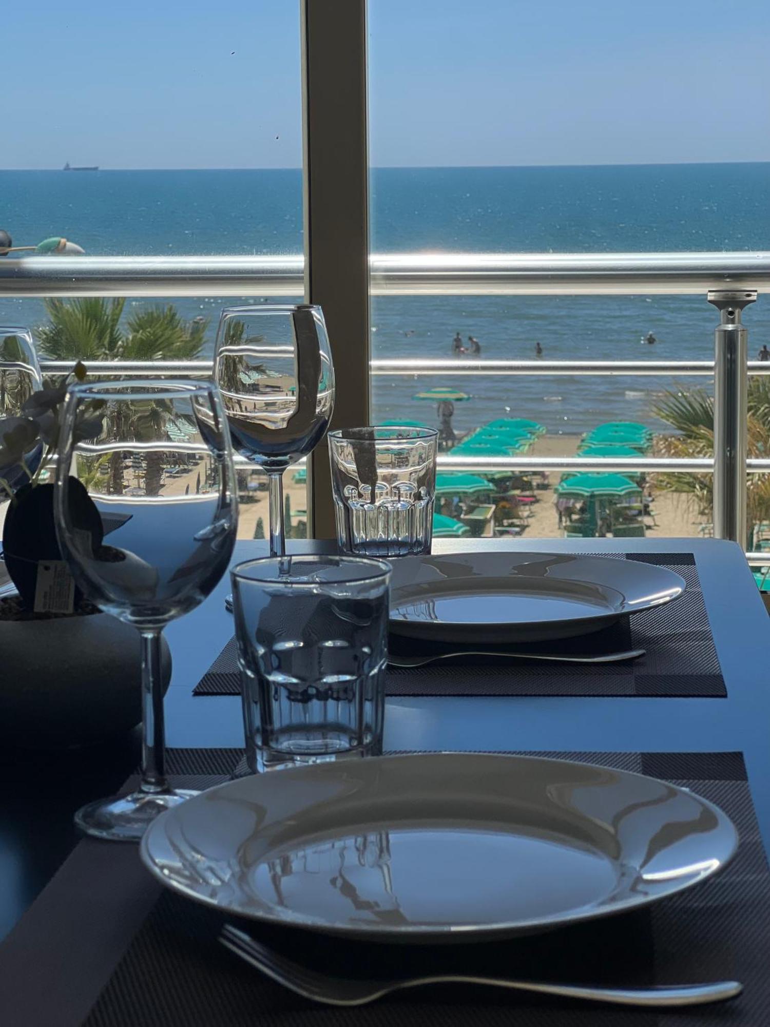 Wave Beachfront Apartments Durrës Exterior foto